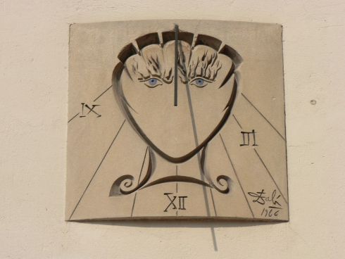 Reloj de sol de Dalí en París