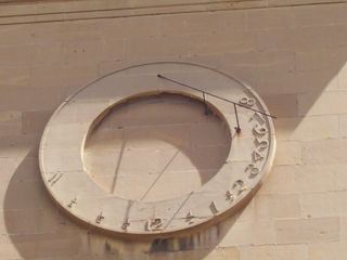 Reloj en la catedral de Pamplona (foto de Antonio Rivera)