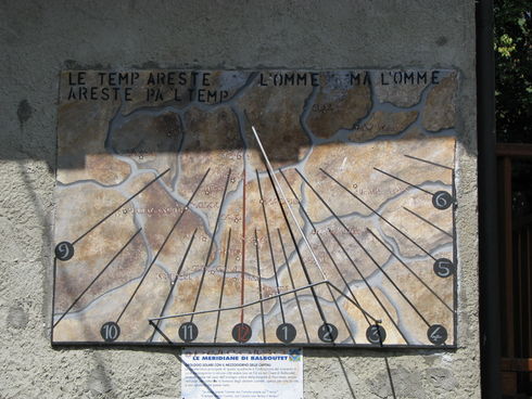 IT_PIA Usseaux-Balboutet-013-02 Reloj con mediodía en capitales