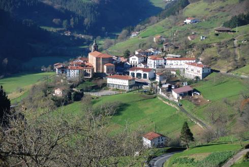 ES_PVA_GUI Errezil-001-01 iglesia San Martín de Tours