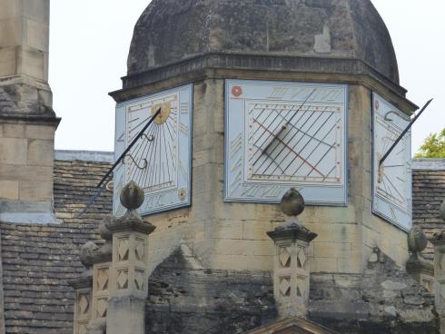 Cambridge 008-04 Gonville and Caius Gate caras 1, 2 y 3
