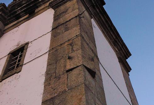 PT_AVE-Santa-Maria-de-Feira-001-01 Mozelos, calle de la iglesia